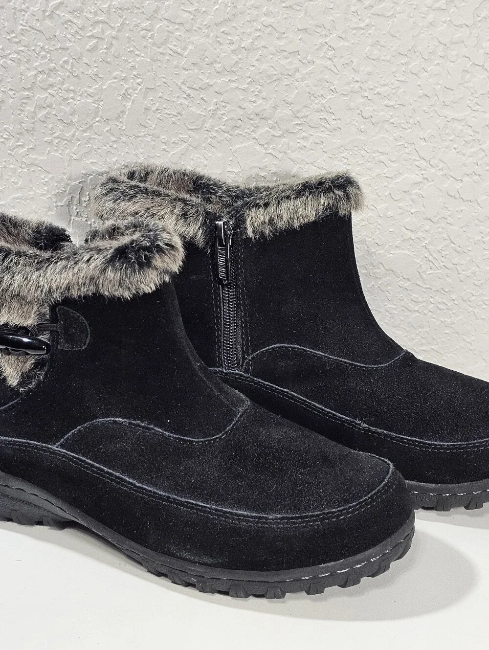 Khombu Gracie All-weather Black Snow Boots Size 6